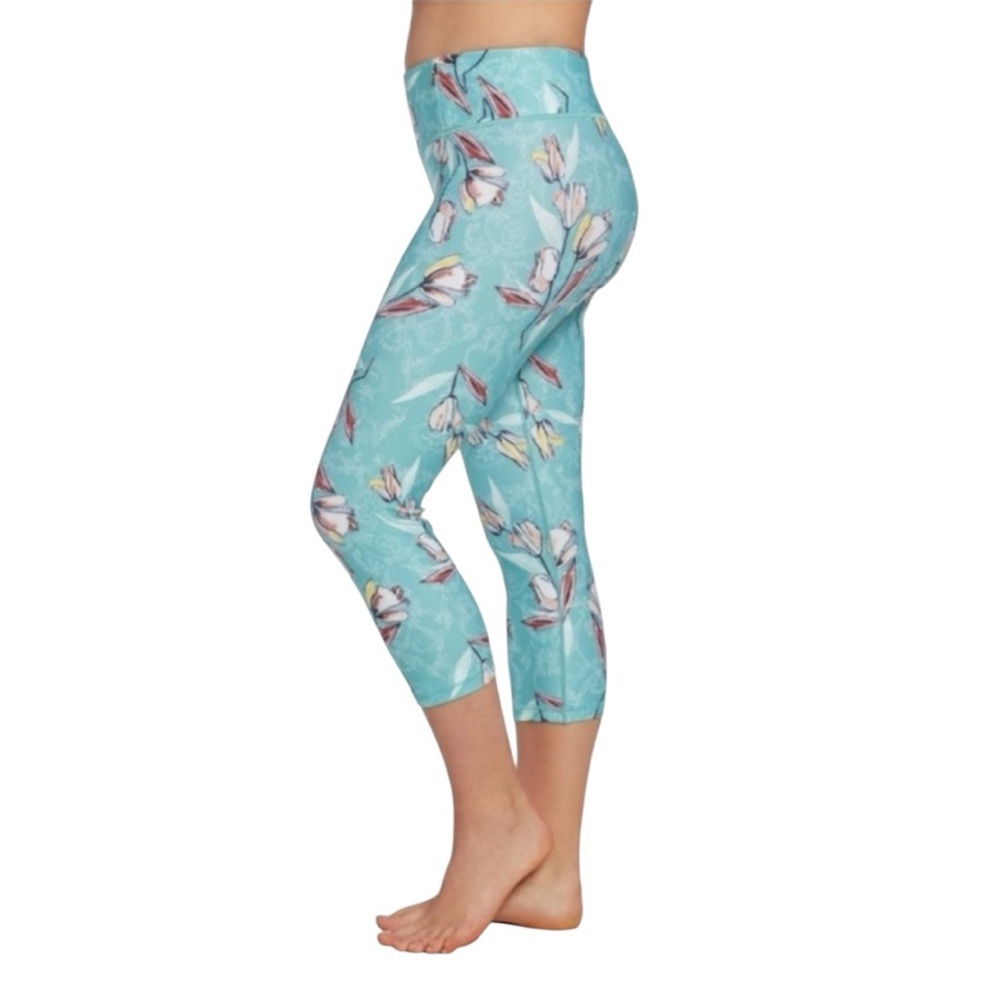 Calia by Carrie Underwood Women’s Workout Capri Pants with Pocket Size Medium